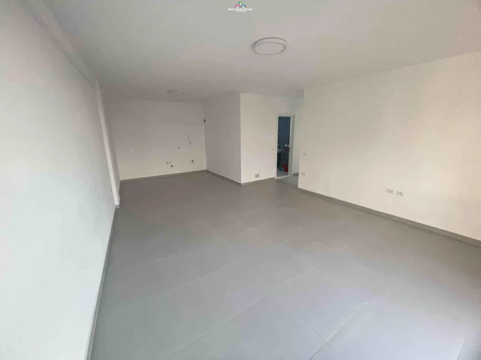 Tirane, jepet me qera zyre Kati 5, 108 m² 420 € (rruga e dibres)