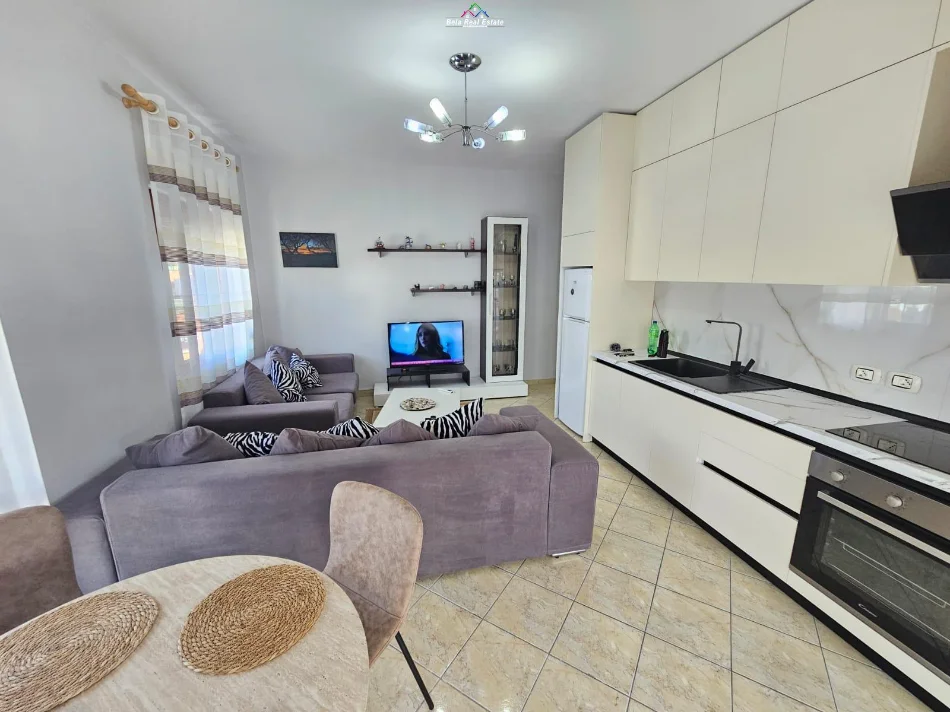 Tirane, jepet me qera apartament 2+1 Kati 5, 90 m² 680 € (frosina plaku)