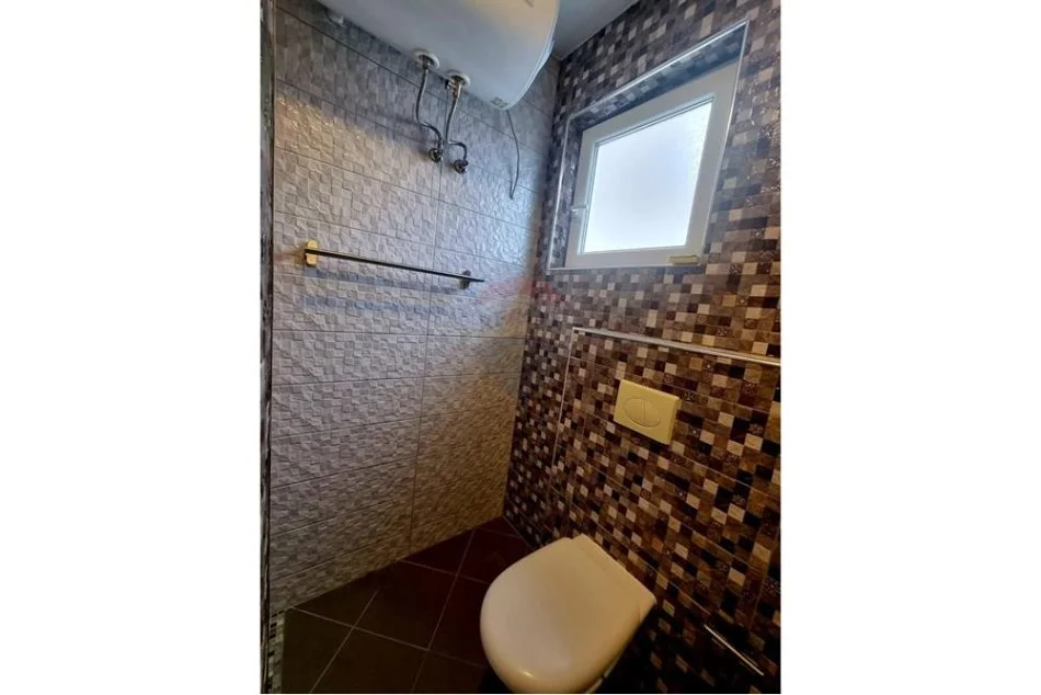 Tirane, jepet me qera apartament 3+1 Kati 3, 134 m² 800 € (Rruga e Kavajes)