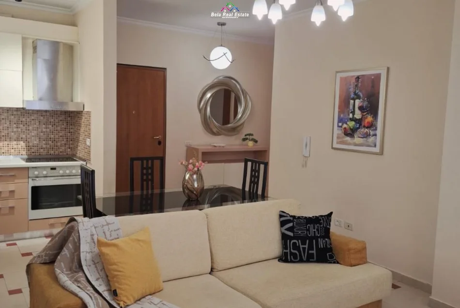 Tirane, jepet me qera apartament 1+1+Ballkon Kati 2, 90 m² 630 € (kopshti botanik)