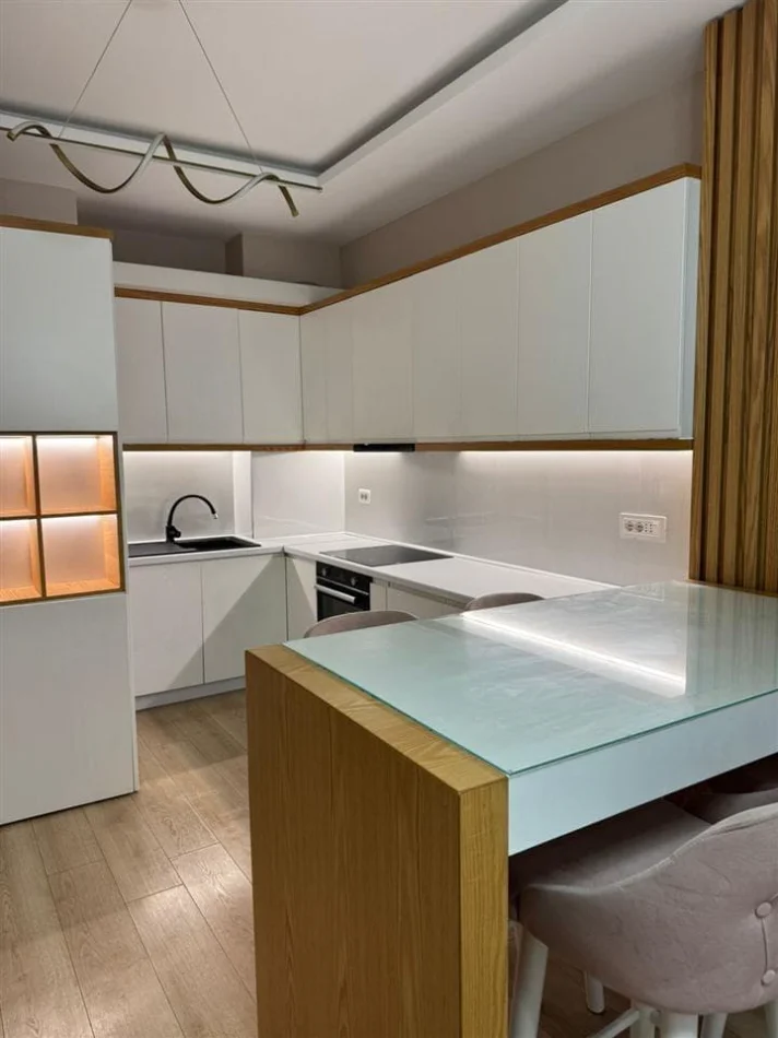 Tirane, jepet me qera apartament 2+1 Kati 3, 100 m² 780 € (Cassa Italia, prane Hotel Merkuri)