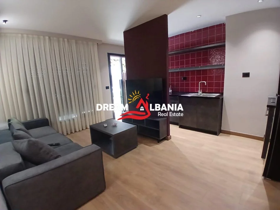 Tirane, jepet me qera apartament 1+1 , 58 m² 700 € (ne Myslym Shyr prane Drejtorise se Policise)