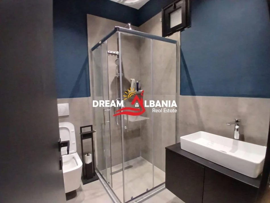 Tirane, jepet me qera apartament 1+1 , 58 m² 700 € (ne Myslym Shyr prane Drejtorise se Policise)
