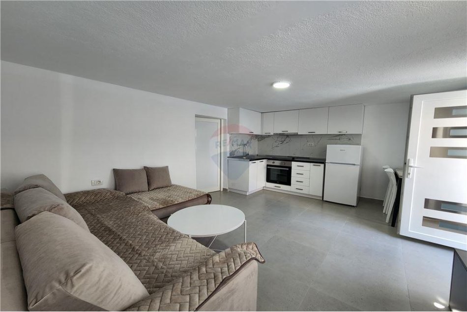 Tirane, jepet me qera apartament 1+1, Kati 0, 350 € (Qytet Studenti)