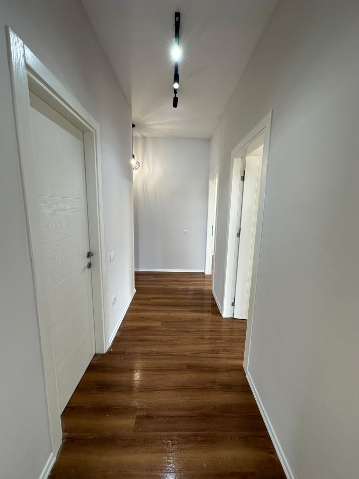 Tirane, shes apartament 2+1+Ballkon , 106 m² 175,000 € (ASL2