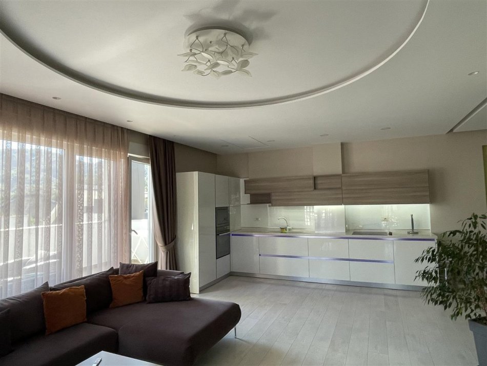 Tirane, jap me qera apartament 3+1+Ballkon Kati 5, 187 m² 1.300 € (Liqeni i Thate)