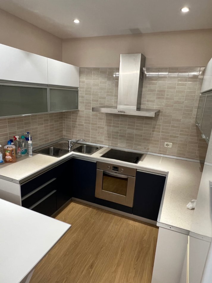 Tirane, jepet me qera apartament 1+1+Ballkon Kati 5, 78 m² 550 € (todi shkurti)