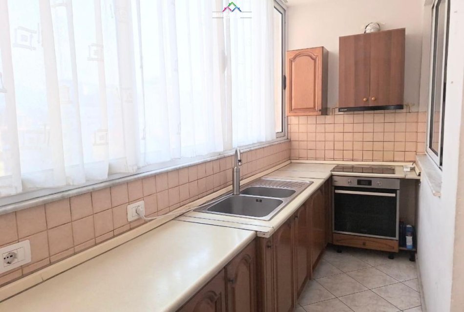 Tirane, jepet me qera apartament 3+1+Ballkon Kati 7, 110 m² 700 € (SELVIA)
