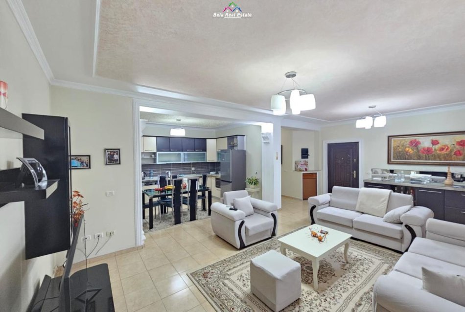 Tirane, jepet me qera apartament 3+1 Kati 2, 140 m² 700 € (Rruga Aleksander Moisiu)