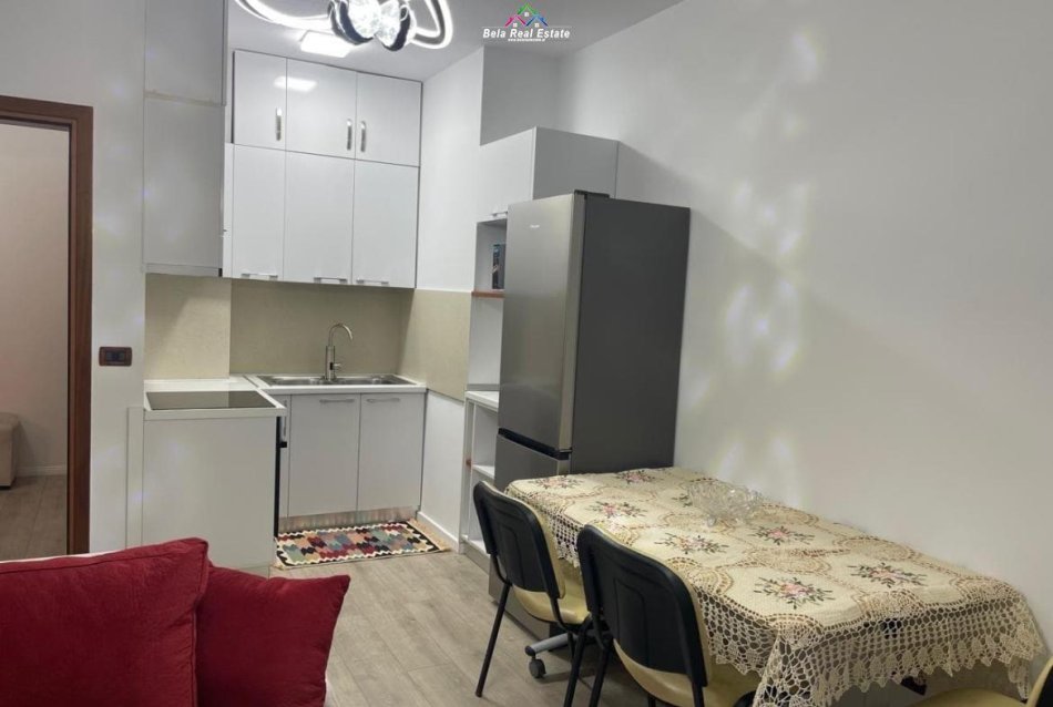 Tirane, jepet me qera apartament 1+1 Kati 9, 62 m² 700 € (Rruga Nikolla Jorga)