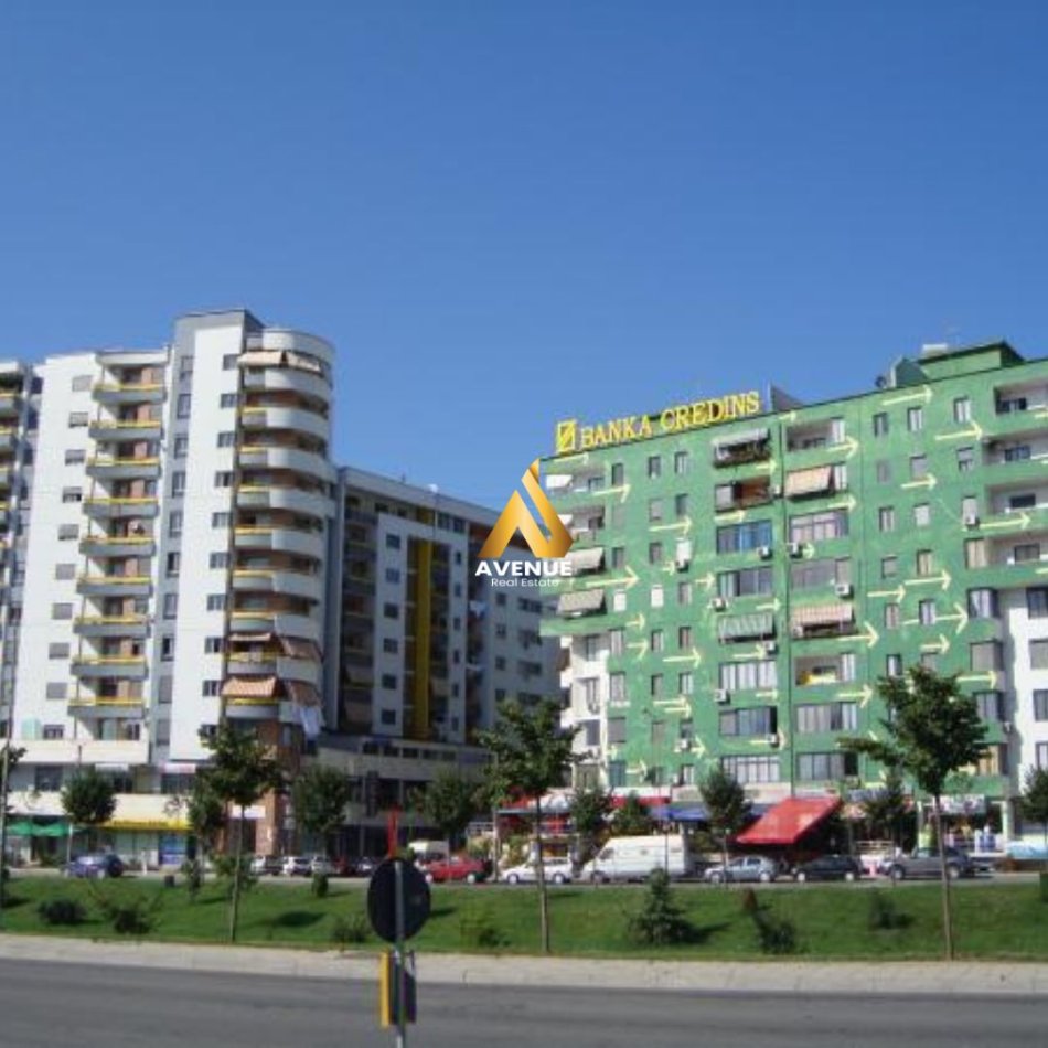 Tirane, jepet me qera apartament 2+1+Ballkon Kati 6, 85 m² 450 € (pallati me shigjeta)