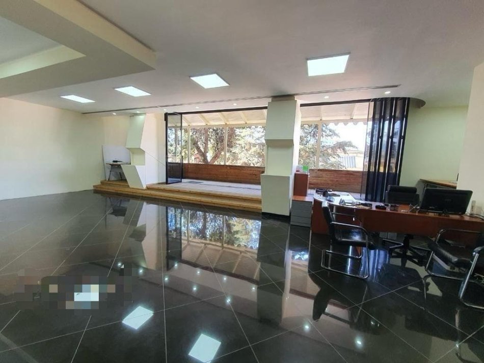 Tirane, jepet me qera zyre Kati 2, 110 m² 1.000 € (Rruga Don Bosko)