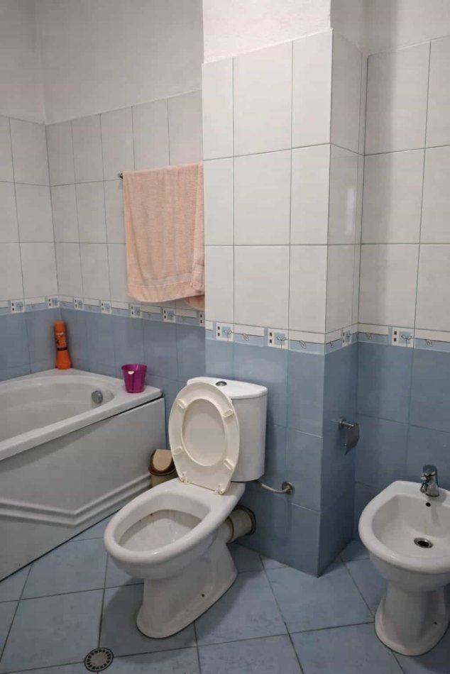 Tirane, jepet me qera apartament 2+1 Kati 8, 100 m² 700 € (Rruga Fortuzi)