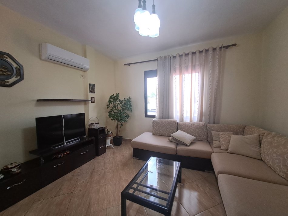 Tirane, jepet me qera Vile 2+1 Kati 2, 72 m² 520 € (Rruga Pandi Dardha)