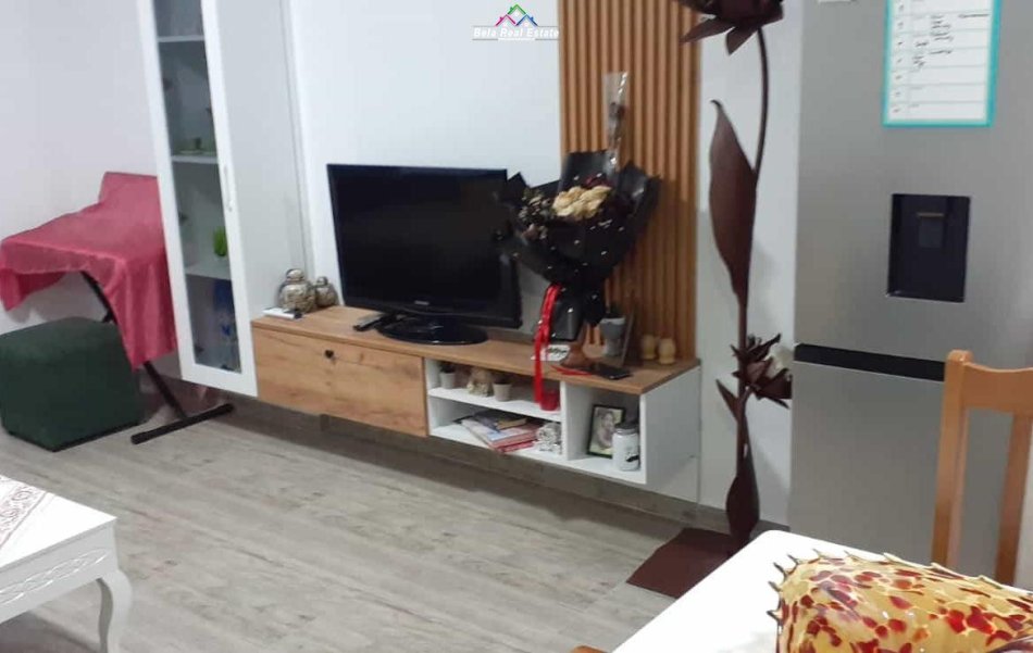 Tirane, jepet me qera apartament 1+1 , 70 m² 570 € (Rruga e Kavajes)