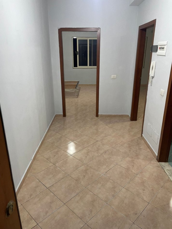 Tirane, jepet me qera apartament 1+1 Kati 4, 60 m² 310 € (Rruga 3 Deshmoret)