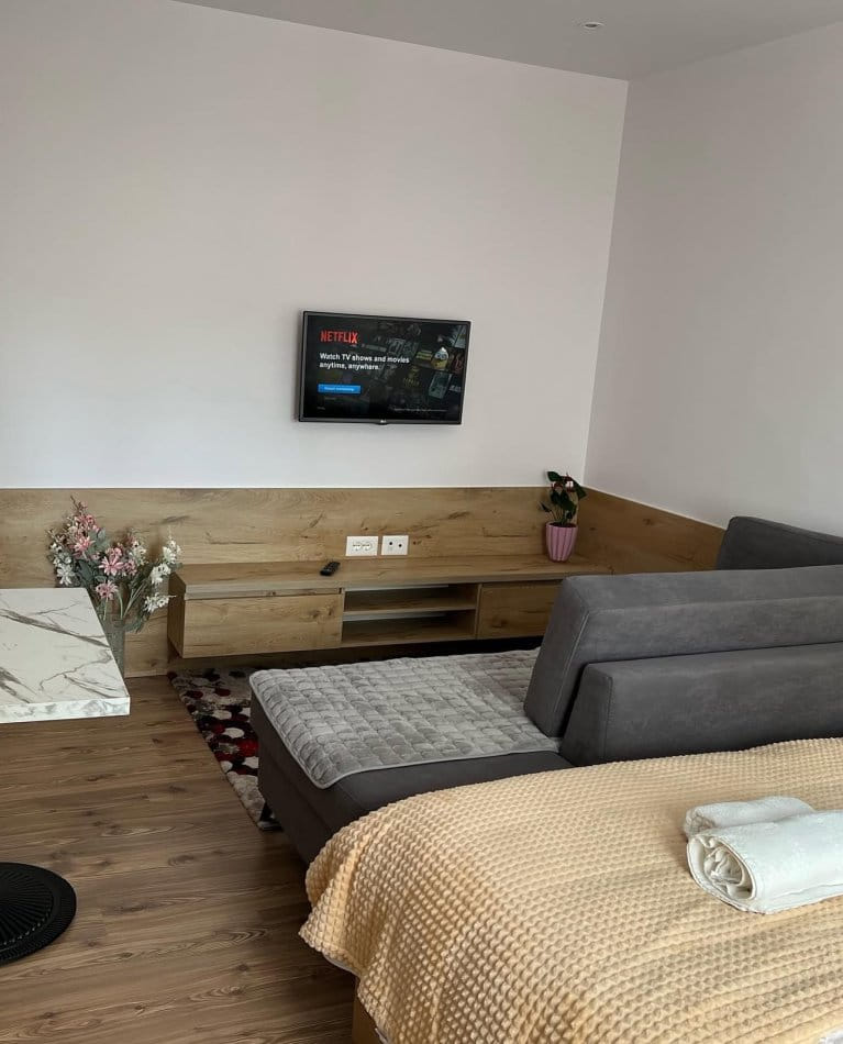 Tirane, jepet me qera garsonier 1+1 Kati 4, 38 m² 570 € (Qender)