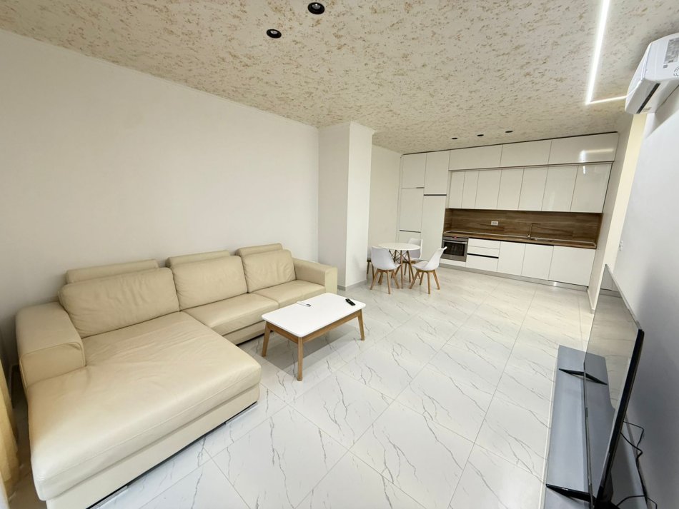 Tirane, jepet me qera apartament 1+1 Kati 1, 67 m² 720 € (Rruga Hysni Gerbolli)