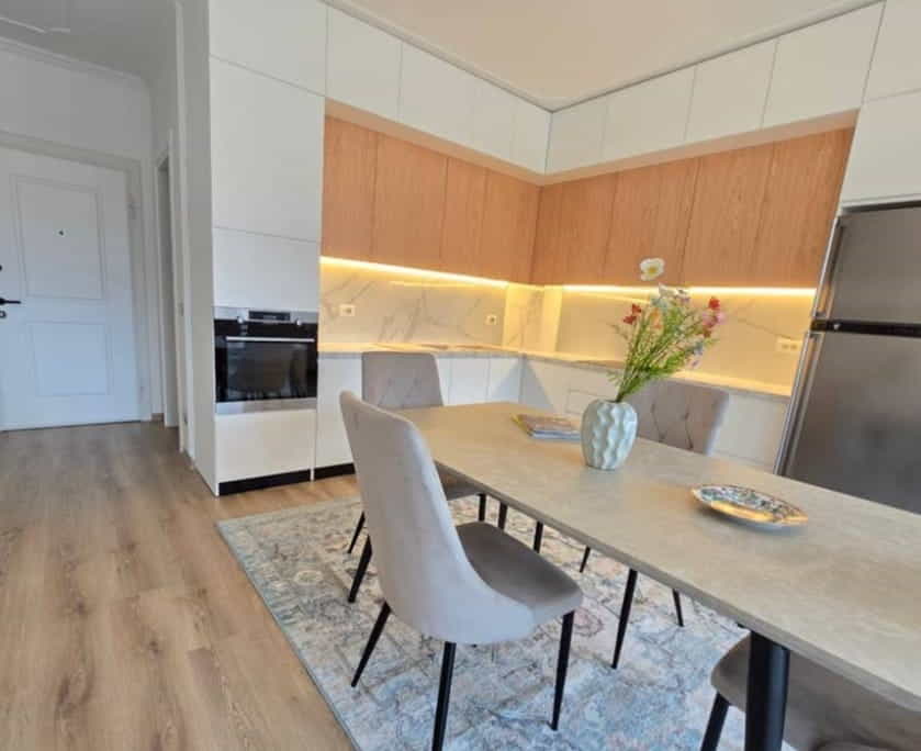 Tirane, jepet me qera apartament 2+1 Kati 5, 120 m² 1.150 € (Qender)