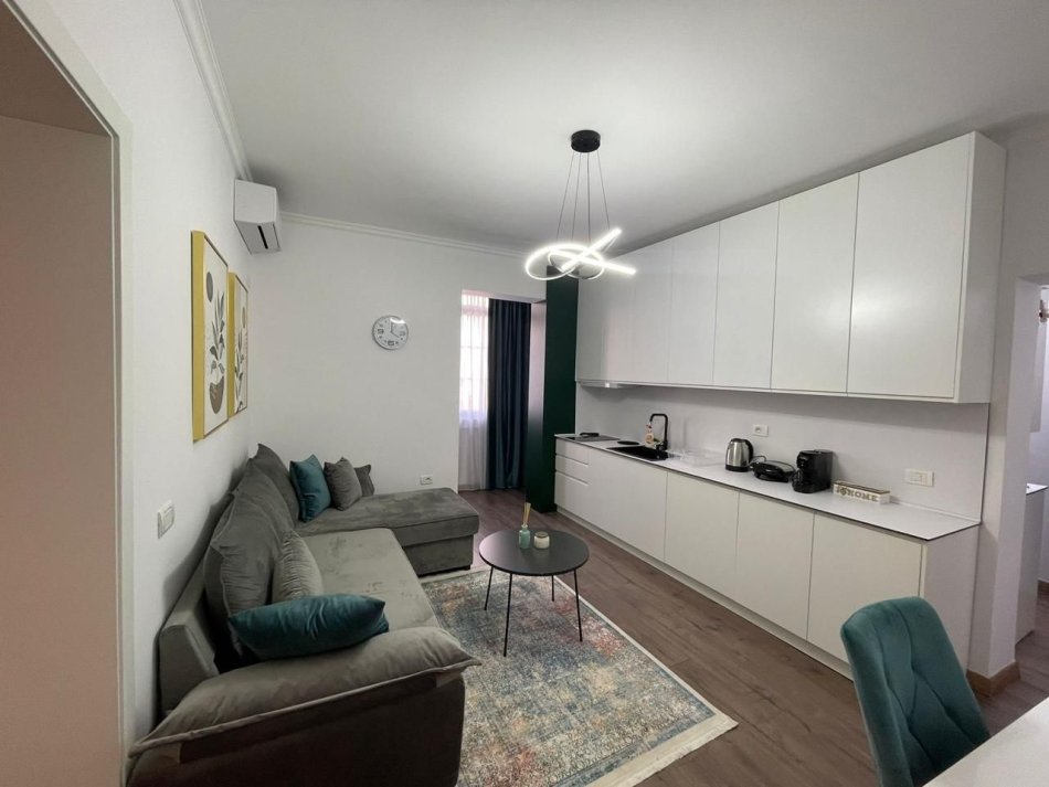 Tirane, jepet me qera apartament 1+1+Ballkon Kati 2, 47 m² 600 € (21 Dhjetori)
