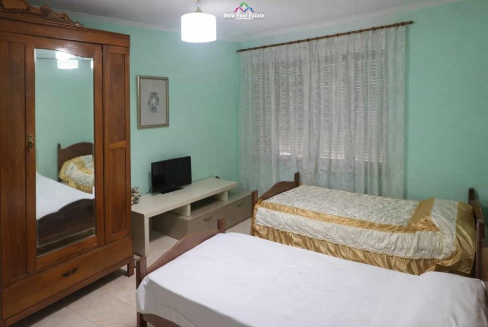 Tirane, jepet me qera apartament 3+1 Kati 2, 100 m² 730 € (margarita tutulani)