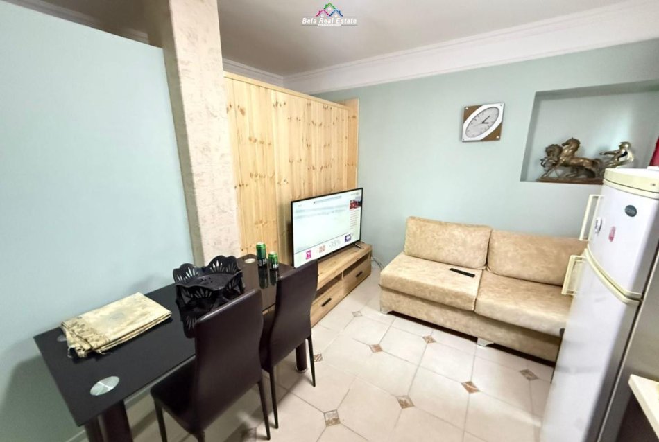 Tirane, jepet me qera apartament 1+1 Kati 3, 40 m² 470 € (prane Deges se Thesarit)