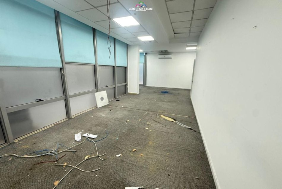 Tirane, jepet me qera zyre Kati 2, 200 m² 1.883 € (ish ekspozita)