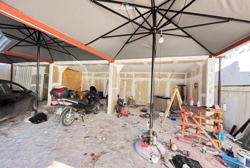 Tirane, jepet me qera lokal Kati 0, 200 m² 2.080 € (Komuna e parisit)