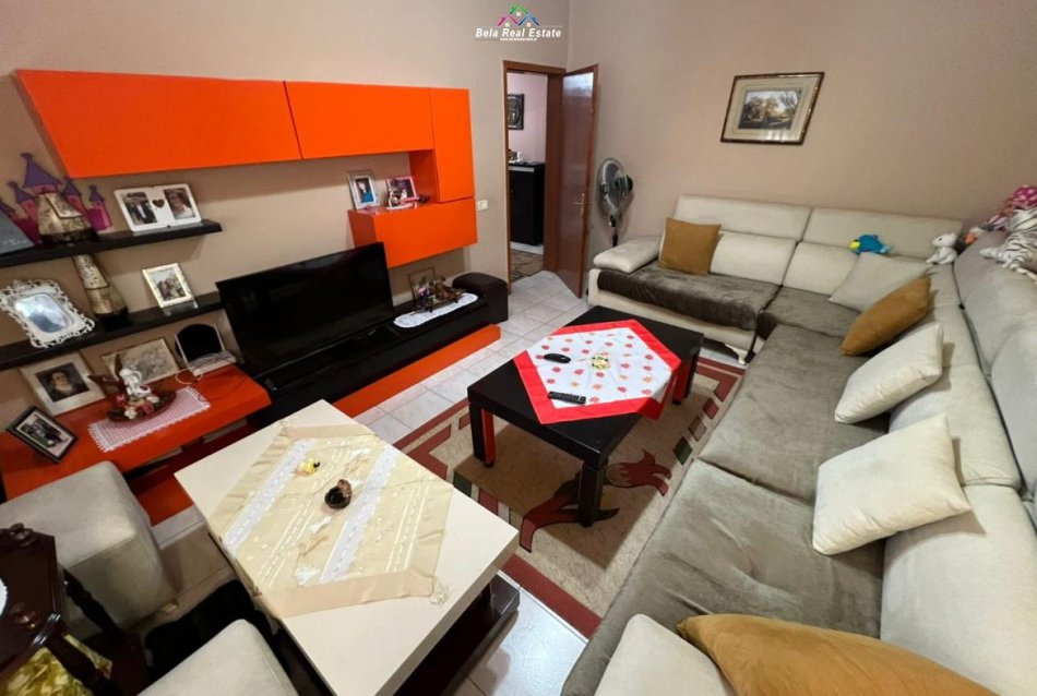 Tirane, shitet apartament 3+1 Kati 4, 73 m² 128.000 € (Pallati me shigjeta)