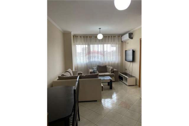 Tirane, jepet me qera apartament 1+1 Kati 3, 64 m² 450 Euro (Komuna Parisit)