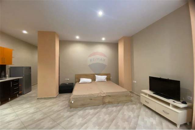 Tirane, jepet me qera garsonier Kati 0, 35 m² 250 Euro (BILL KLINTON)