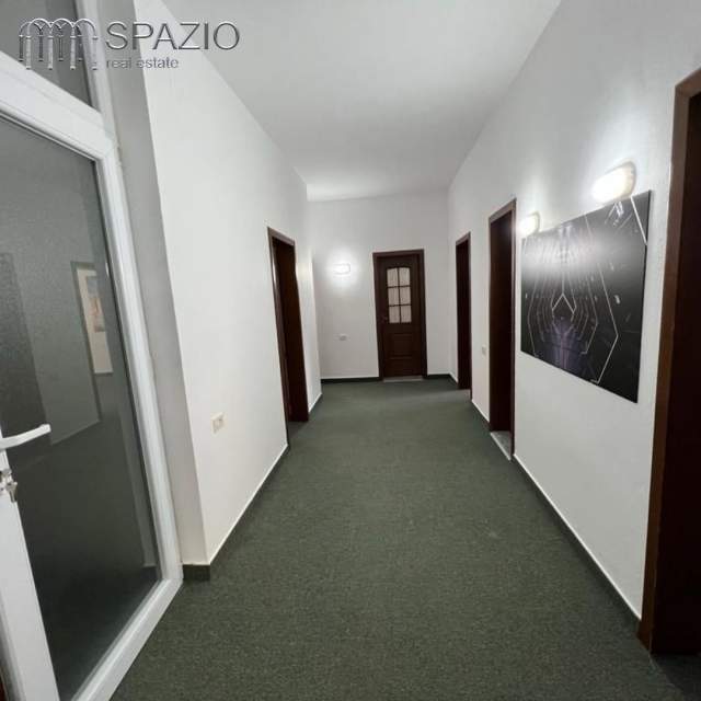 Tirane, jepet me qera shtepi 4+1 Kati 1, 200 m² 900 Euro (Pazari i Ri)