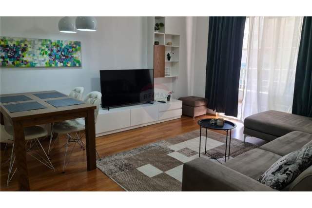 Tirane, jepet me qera apartament 1+1 65 m² 500 Euro (komuna e parisit)