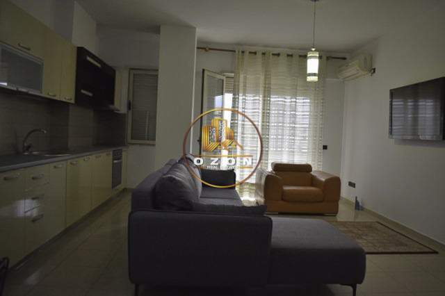 Tirane, jepet me qera apartament 1+1+BLK Kati 6, 75 m² 500 Euro (Pazari i Ri)