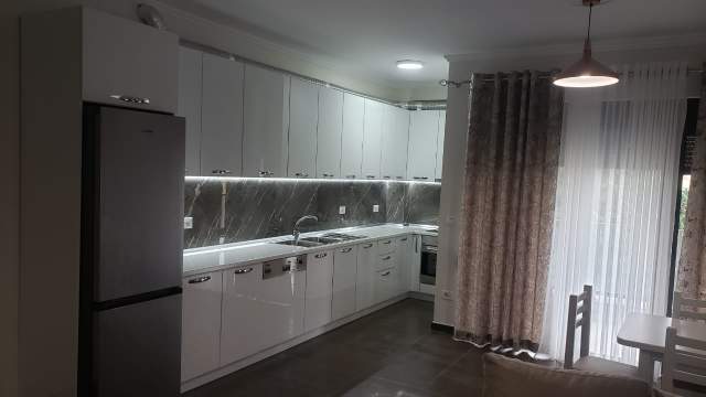 Tirane, jepet me qera apartament 2+1+BLK Kati 4, 114 m² 900 Euro (Rruga e Elbasanit)