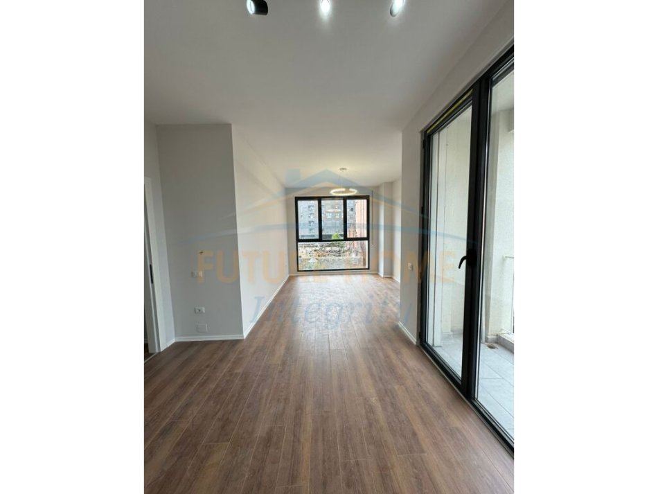 Tirane, shes apartament 2+1+Ballkon, Kati 2, 105 m² 175,000 € (RRG. SADIK PETRELA)