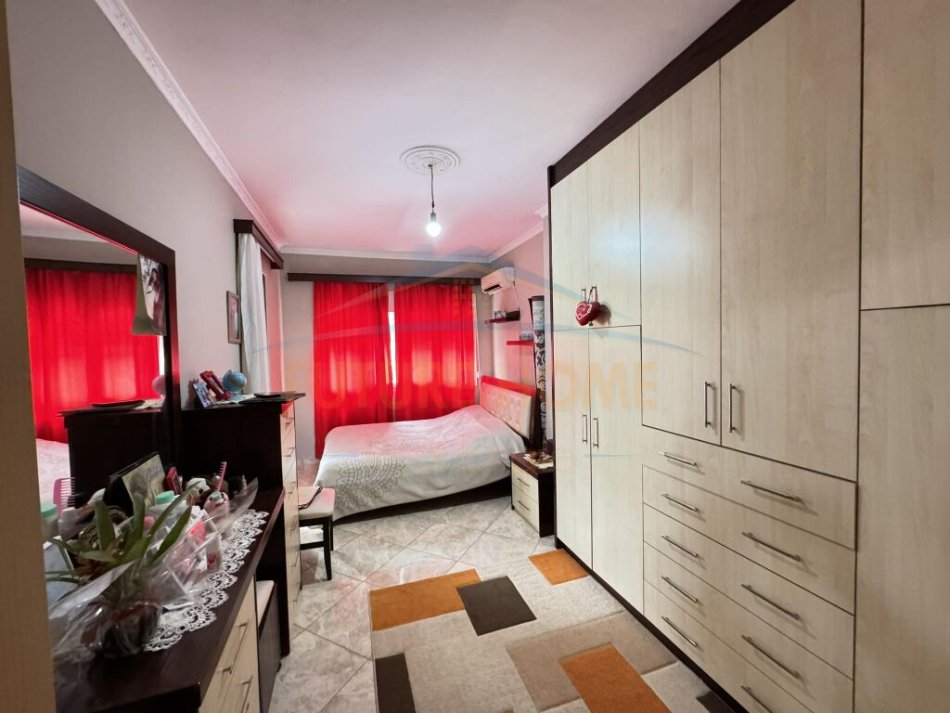 Tirane, shes apartament 2+1+Ballkon, Kati 4, 91 m² 123,000 € (UNAZA E RE)