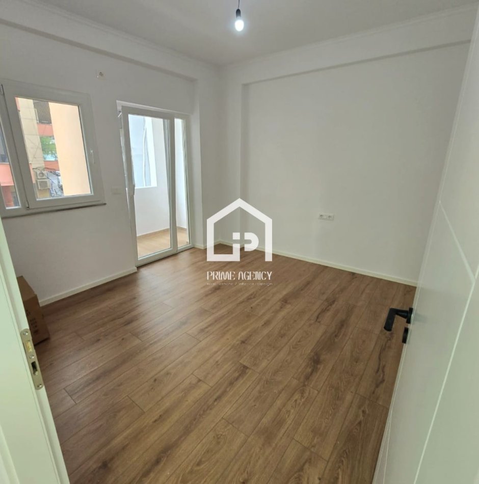 SHITET APARTAMENT 2+1+2/Rruga Faik Konica/Mbrapa Gjuhëve të Huaja