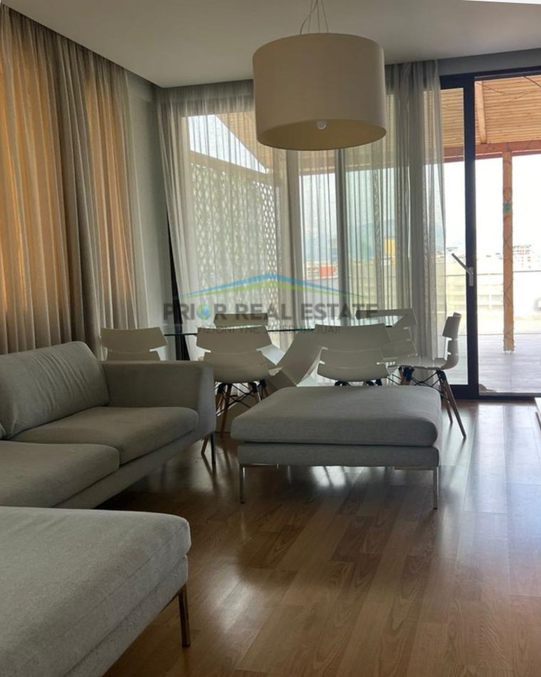 Tirane, jepet me qera apartament 2+1+Ballkon Kati 5, 100 m² 900 € (Liqeni i Tiranes)