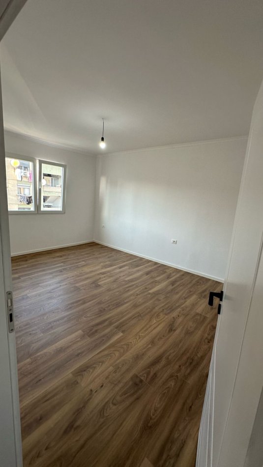 Tirane, shitet apartament 2+1+Ballkon Kati 4, 75 m² 148.000 € (Ish Parku i Autobuzave)