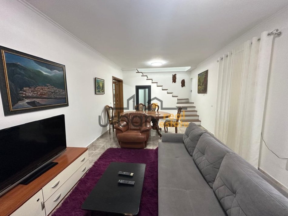 Qera, Vilë Duplex + Post Parkimi, Qendër 9 katshet, Tiranë - 1300€ |120 m²