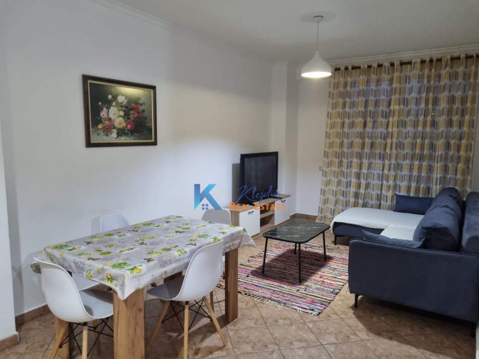 Tirane, jap me qera apartament 2+1+Ballkon Kati 5, 90 m² (Astir, afer bar Univers)