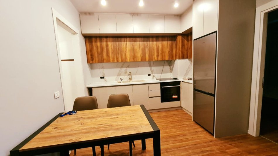 Tirane, jepet me qera apartament 1+1 Kati 2, 68 m² 450 € (Sauk Rrethrrotullimi Karburant Elezi)
