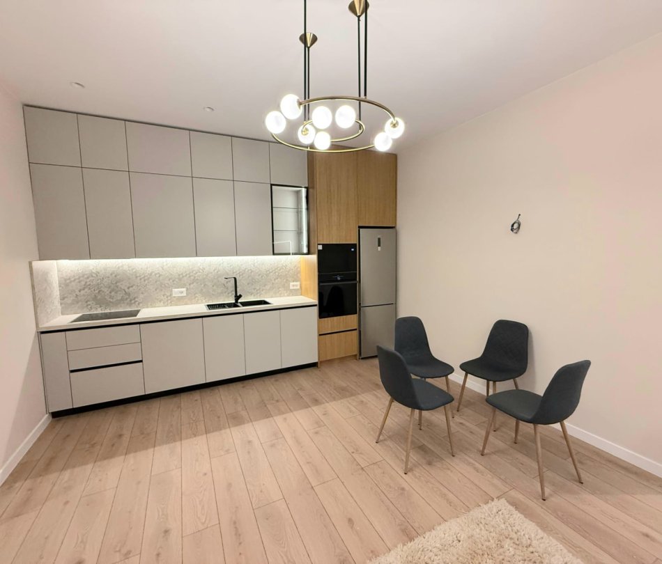 Tirane, jepet me qera apartament 2+1 Kati 1, 90 m² 800 € (Liqeni i Thate)