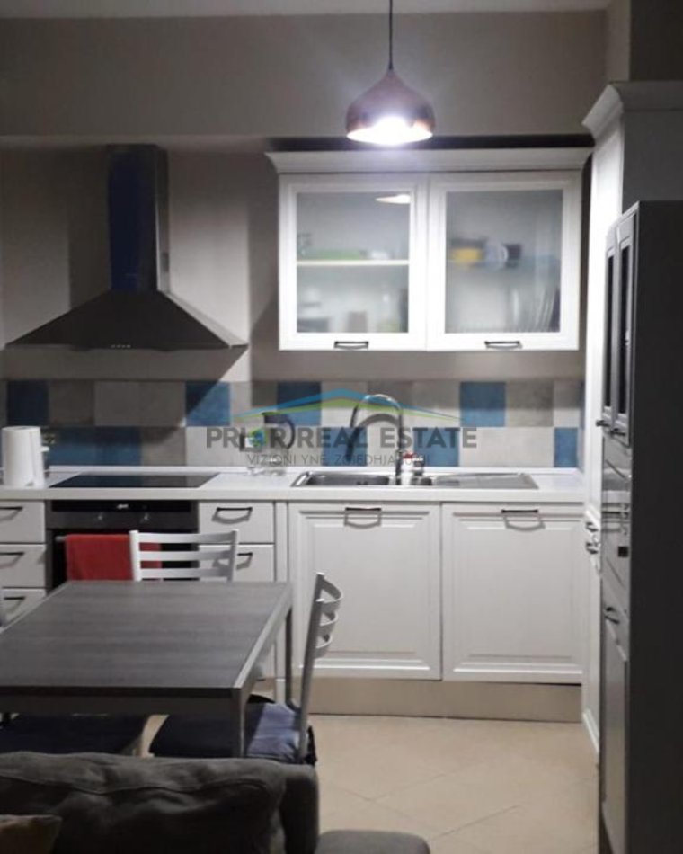 Tirane, shitet apartament 1+1 Kati 3, 62 m² 140.000 € (Materniteti i ri, Brryl)