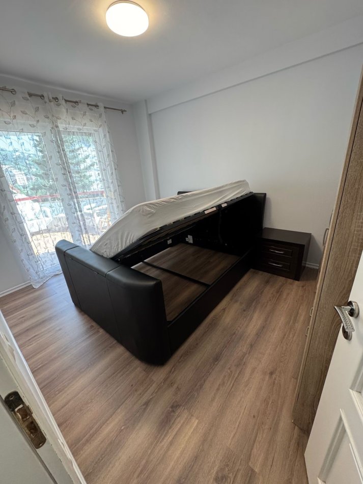 Shqiperi, jepet me qera apartament 2+1+Aneks+Ballkon Kati 4, 100 m² 900 € 