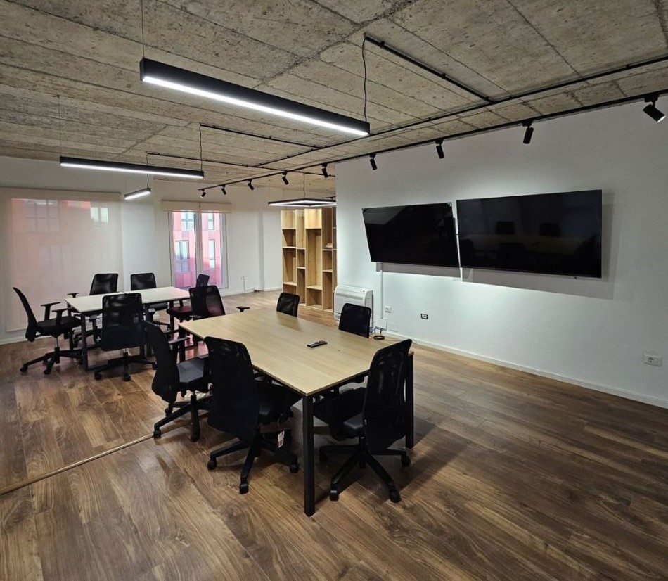 Tirane, jepet me qera ambjent biznesi Kati 3, 120 m² 2.500 € (Rruga e Elbasanit, Tiranë, TT 1954)