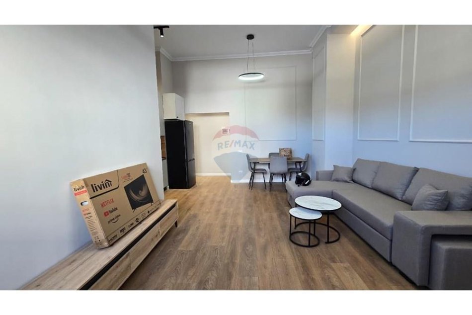 Tirane, jepet me qera apartament 1+1 , 70 m² 600 € 