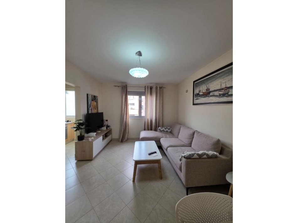 Tirane, shes apartament 1+1+Ballkon Kati 4, 54 m² 125.000 € (Porcelan)