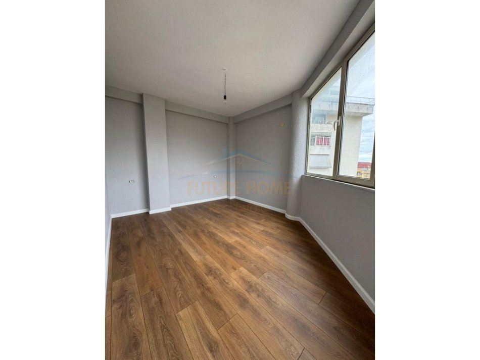 Tirane, shitet apartament 1+1+Ballkon Kati 3, 64 m² 84.000 € (FRESKU)